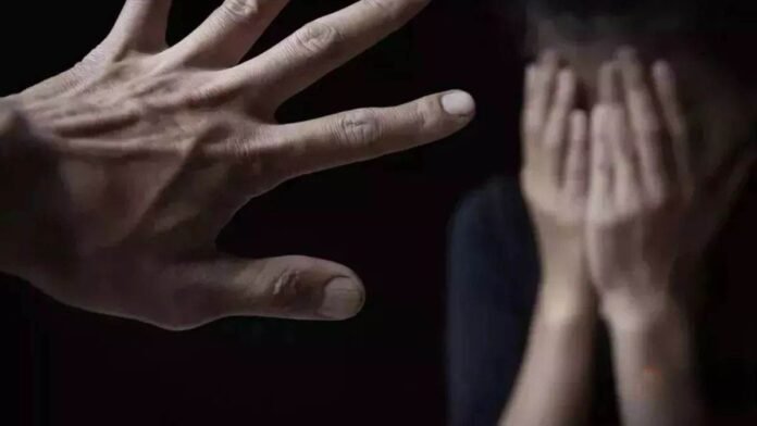 कक्षा एक की छात्रा को पीटा, कमरे में ले जाकर की अश्लील हरकत... अलीगढ़ में चौकीदार के लड़के की काली करतूत