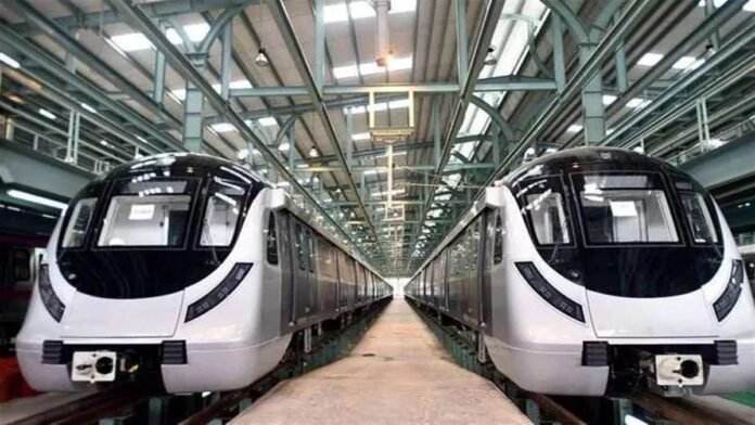 Bhopal Metro: मेट्रो रेल सुरक्षा आयुक्त ट्रेन में सवार होकर 80 किमी की रफ्तार से पहुंचे एम्स स्टेशन