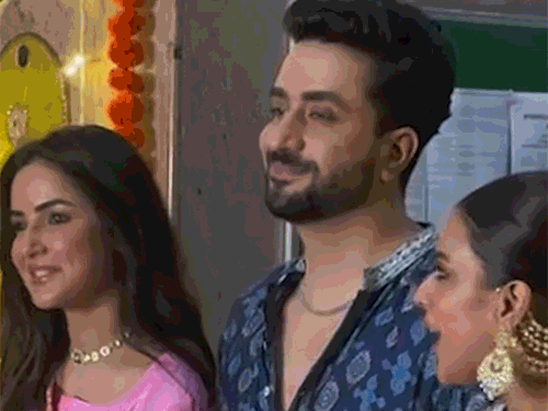 अली गोनी को एक्ट्रेस निया शर्मा ने किया सपोर्ट:बोलीं- त्योहार में शामिल होना ही सम्मान है; गणपति जयकारा न लगाने पर हुए थे ट्रोल