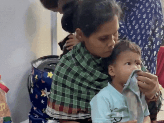 मेकाहारा में बीमार बहन को जिंदा जलाने पहुंचा बेबस भाई:7 दिन से इलाज के लिए बैठी थी; डॉक्टर बोली-ये लोग पागल हैं, रेफर करो