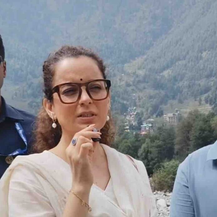 मनाली में 'कंगना गो बैक' के लगे नारे:काले झंडे दिखाए; देरी से आने पर सांसद का विरोध, कांग्रेस-भाजपा वर्करों में धक्का-मुक्की