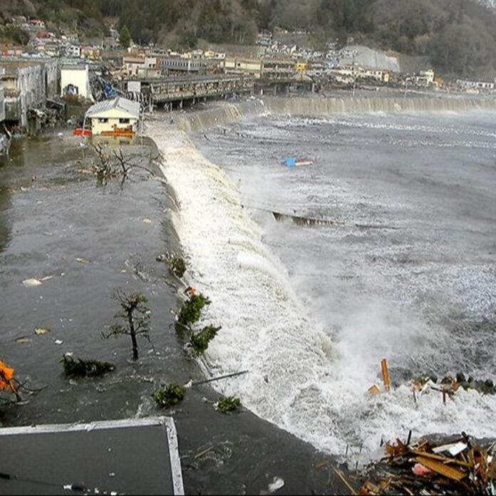रूस के कामचटका में 7.4 तीव्रता का भूकंप:सुनामी की चेतावनी जारी; बीते 3 महीनों में 7 तीव्रता से ज्यादा के 3 भूकंप दर्ज हुए