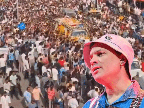 जुबीन गर्ग की अंतिम यात्रा:पत्नी गरिमा सैकिया ने रोते हुए शव पेटी को गले लगाया, हजारों फैंस ने किए अंतिम दर्शन
