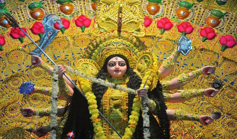 Durga Ashtami 2025: दुर्गा अष्टमी पर मां महागौरी को प्रसन्न करने के लिए करें ये विशेष पूजा, पाएं आशीर्वाद