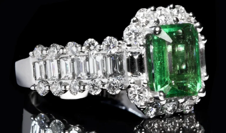 Emerald Benefits: पन्ना पहनने से मिलते हैं गजब के फायदे, जानें किन राशियों को धारण करना चाहिए ये रत्न