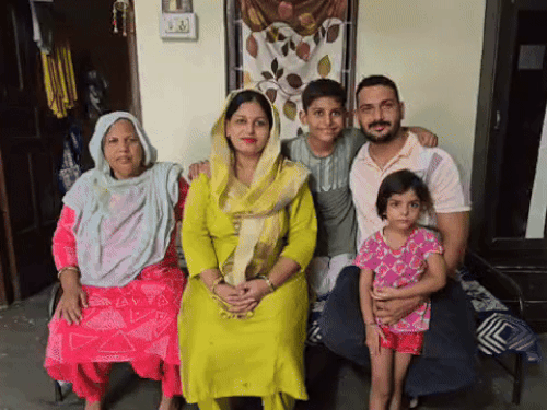 हरियाणवी बहू ने KBC में जीते 5 लाख:मां के ताने ने बदली जिंदगी, अमिताभ बच्चन ने खुद अपने हाथों से परोसी चाय