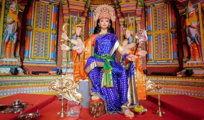 Shardiya Navratri 2025: नवरात्रि में पहनें राशि अनुसार कपड़ों के रंग, देवी दुर्गा होंगी प्रसन्न