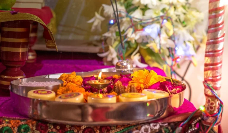 शारदीय नवरात्रि में करें देवी तुलसी के इन 108 नामों का जाप, खुल जाएंगे धन प्राप्ति के द्वार, भर जाएंगे भंडार