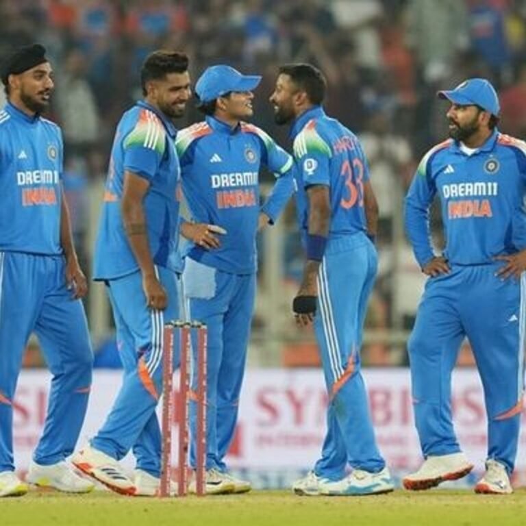 BCCI ने इंडियन टीम की जर्सी स्पॉन्सरशिप के रेट बढ़ाए:बाइलैटरल सीरीज के हर मैच के ₹3.5 करोड़ हुए, पहले 3.17 करोड़ रुपए थे