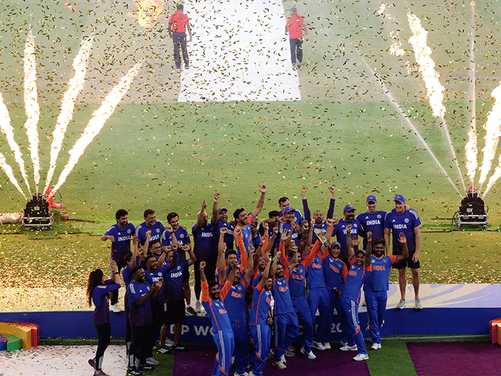 नकवी ने एशिया कप ट्रॉफी ACC दफ्तर में जमा कराई:BCCI ने पद से हटाने की चेतावनी दी थी; बिना ट्रॉफी भारत लौटी टीम इंडिया