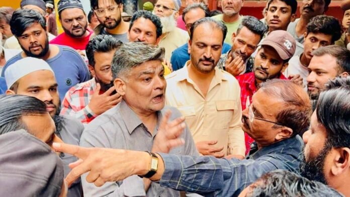 बिजली बिल ज्यादा आने से विरोध तेज, भोपाल और उमरिया में जबरिया स्मार्ट मीटर लगाने पर उपभोक्ताओं का हंगामा