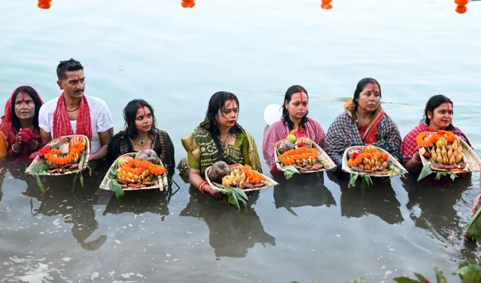 Chhath Puja 2025: नहाय-खाय पर लौकी-भात क्यों खाया जाता? जानें व्रत की शुद्ध शुरुआत और धार्मिक महत्व