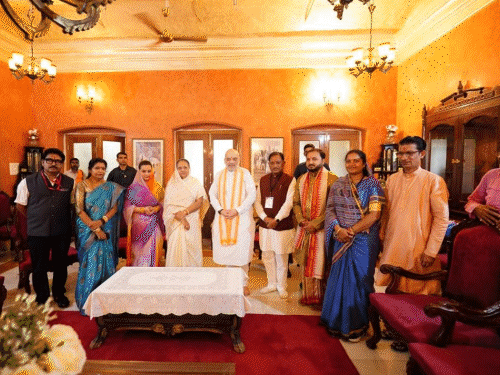 अमित शाह ने दंतेश्वरी मंदिर में पूजा की:केंद्रीय गृहमंत्री थोड़ी देर में मुरिया दरबार में शामिल होंगे; जगदलपुर में भारी वाहनों की एंट्री बैन