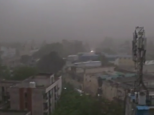 छत्तीसगढ़ के 5 जिलों में कल बारिश का रेड अलर्ट:बंगाल की खाड़ी में बने सिस्टम का असर; 60-70KM की रफ्तार से चलेगी हवा