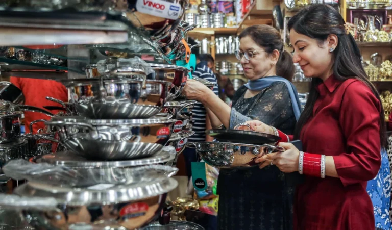 Dhanteras 2025: 18 घंटे से ज़्यादा खरीदारी का महामुहूर्त, बरसेगा धन ही धन!