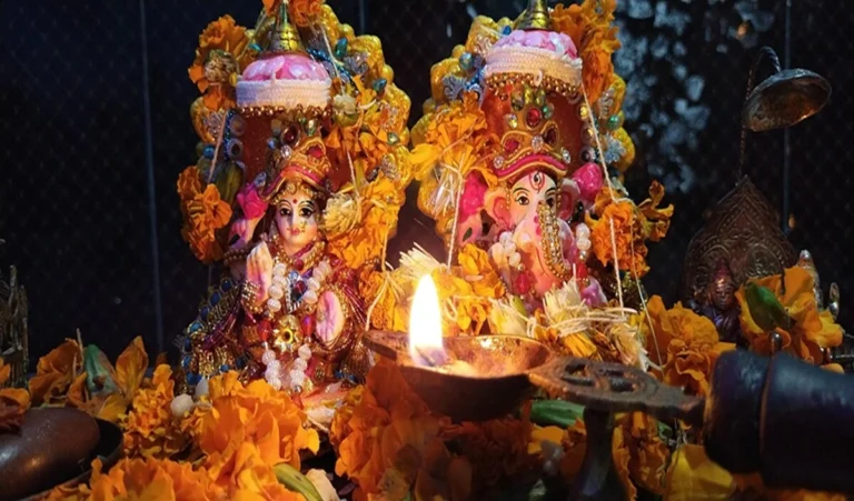 Diwali 2025 Shubh Muhurat: 84 साल बाद दीवाली पर बन रहा दुर्लभ योग, बरसेगा धन, मां लक्ष्मी करेंगी मालामाल