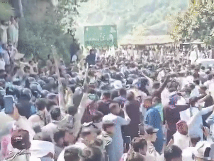 PoK में पाकिस्तानी सेना की प्रदर्शनकारियों पर गोलीबारी:10 की मौत, 100 घायल; तीसरे दिन भी हिंसक प्रदर्शन जारी, सरकार से 38 मांगे