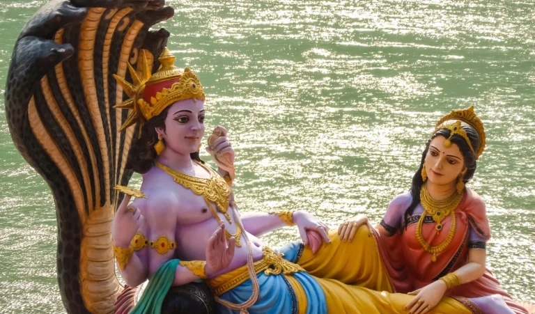 कार्तिक स्नान से करें पापों का नाश! जानें क्यों महत्वपूर्ण है तुलसी पूजा