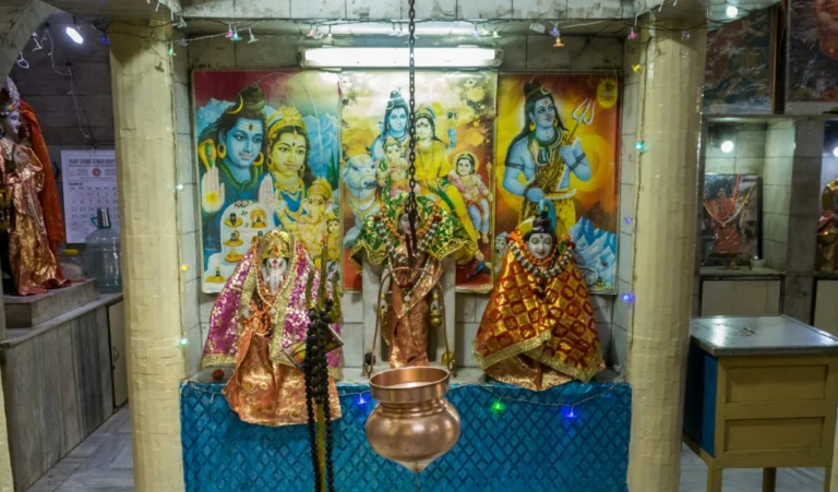 शनि प्रदोष व्रत कल: इन उपायों से पाएं शिव की कृपा, दूर करें शनि दोष और समस्याओं से मुक्ति