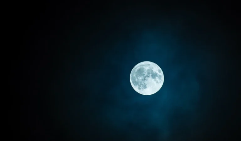 Sharad Purnima 2025: इस दिन करें ये खास दान, माता लक्ष्मी करेंगी धन वर्षा, भर देंगी आपकी तिजोरी