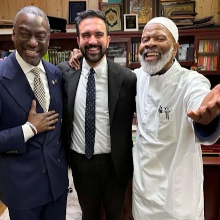 ममदानी ने इमाम के साथ तस्वीर खिंचाई तो ट्रम्प बौखलाए:कहा- अनर्थ हो रहा, वर्ल्ड ट्रेड सेंटर उड़ाने वाले के साथ दोस्ती निभा रहा