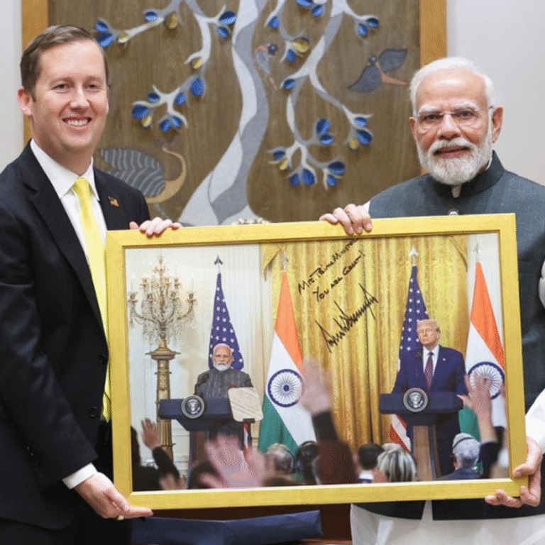 अमेरिका के नए राजदूत ने पीएम मोदी से मुलाकात की:ट्रम्प के साइन वाली तस्वीर भी दी; इस पर लिखा- प्रधानमंत्री मोदी आप महान हैं