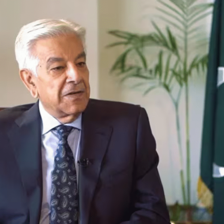 पाकिस्तानी रक्षामंत्री की अफगानिस्तान को जंग की धमकी:कहा- अगर सीजफायर वार्ता नाकाम रही तो खुली जंग के अलावा कोई ऑप्शन नहीं