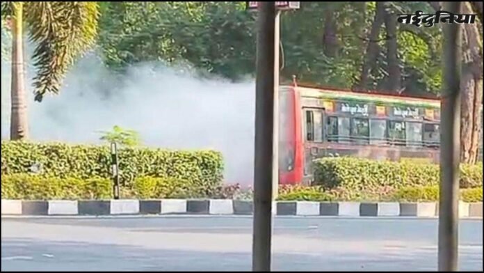 Bhopal में चलती सिटी बस में लगी आग, ड्राइवर-कंडक्टर की सूझबूझ से बची यात्रियों की जान