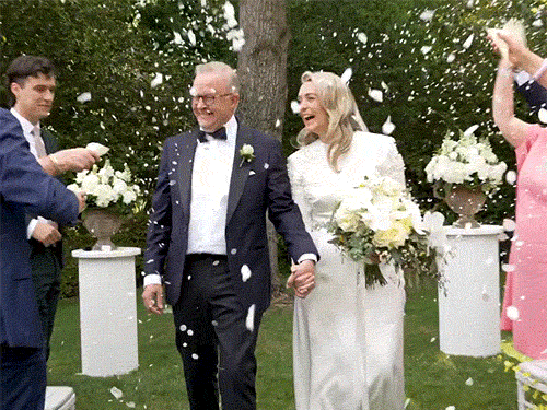 62 साल के ऑस्ट्रेलियाई PM अल्बनीज ने शादी की:पद पर रहते ऐसा करने वाले पहले नेता, पत्नी 16 साल छोटी हैं