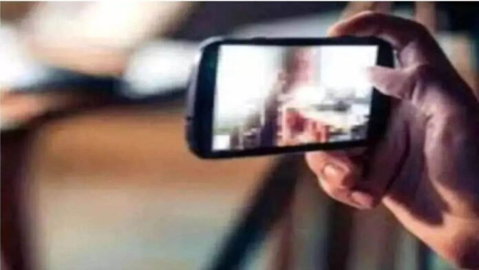 UP Crime: फेसबुक पर युवती से दोस्ती... शादी का झांसा देकर दुष्कर्म, अश्लील वीडियो से ब्लैकमेल, तुड़वाया रिश्ता