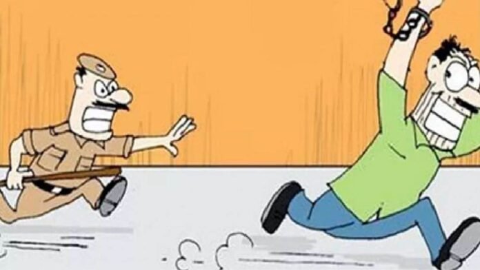 मैहर में फिल्मी ड्रामा: पुलिस को धक्का देकर भागे पेशी से लौटे तीन कैदी, एक हथकड़ी सहित फरार