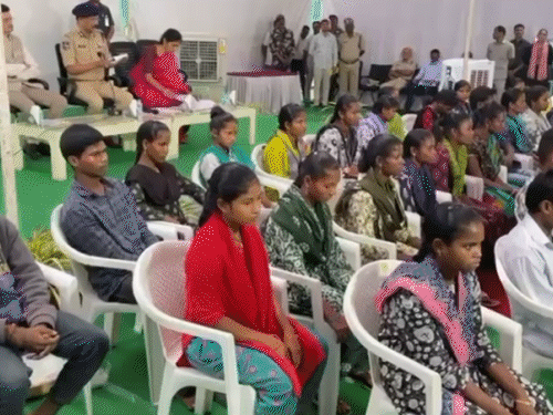 तेलंगाना में हिड़मा के साथी समेत 37 नक्सलियों का सरेंडर:इन पर 1.41 करोड़ का इनाम, ज्यादातर बस्तर के, आजाद ने भी छोड़ी हिंसा