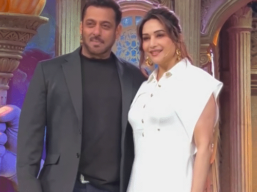 बिग बॉस 19 में नजर आएंगी माधुरी दीक्षित:सलमान के साथ दिया पोज, एक्ट्रेस अपनी अपकमिंग सीरीज के प्रमोशन के लिए पहुंचीं