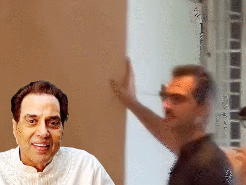 धर्मेंद्र के लिए सनी की प्रेयर मीट, हेमा नहीं पहुचीं:शोक जताने उनके घर अलग से पहुंचे सेलिब्रिटी, सोशल मीडिया पर उठ रहे सवाल