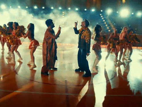 किस किसको प्यार करूं 2 का गाना फुर्र रिलीज:हनी सिंह-कपिल शर्मा ने साथ में किया डांस, आयशा, त्रिधा और पारुल भी नजर आईं