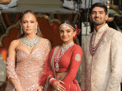 अमेरिकी अरबपति की बेटी की शादी:डोनाल्ड ट्रंप के बेटे भी हुए शामिल; रिसेप्शन में हॉलीवुड सिंगर जेनिफर लोपेज देंगी परफॉर्म