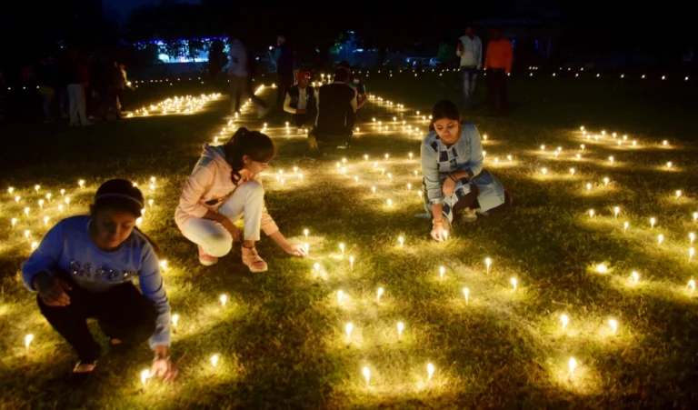 कल मनाई जाएगी देव दिवाली, नोट करें शुभ मुहूर्त, होगी हर मनोकामना पूरी!