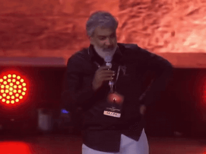 एसएस राजामौली पर धार्मिक भावनाएं आहत करने के आरोप:वाराणसी इवेंट में हुई तकनीकी दिक्कत, भगवान को दोष दिया, कहा- भगवान को नहीं मानता; माफी की मांग हुई