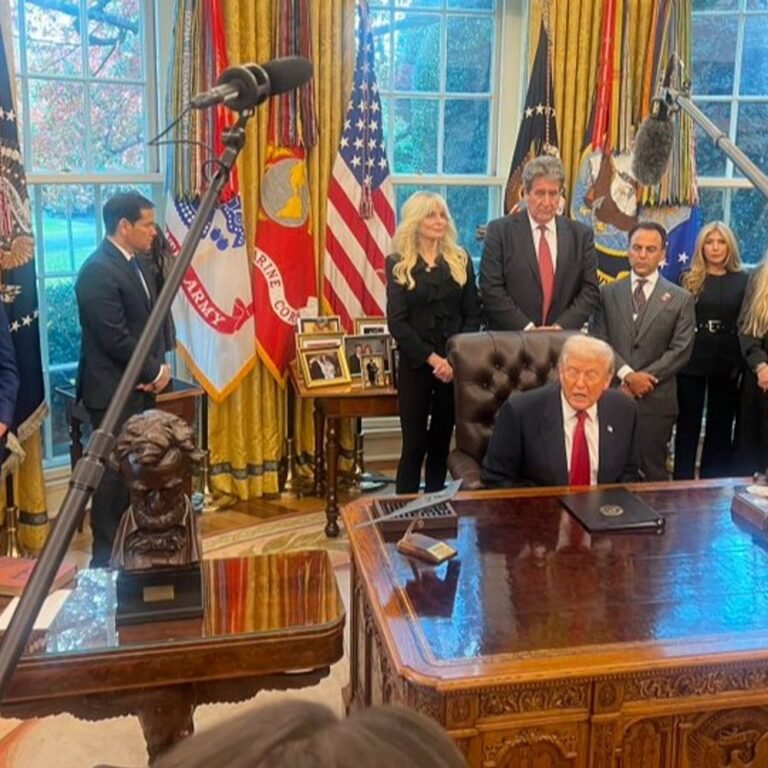 ट्रम्प बोले- भारत के साथ नए ट्रेड डील के करीब:वे मुझसे फिर प्यार करेंगे; रूसी तेल खरीद पर धीरे-धीरे टैरिफ कम करेंगे