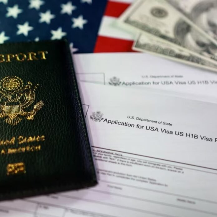 दावा- H-1B वीजा में धोखाधड़ी हो रही है:दुनिया के लिए 85 हजार तय थे लेकिन अकेले चेन्रई को 2.2 लाख मिल गए