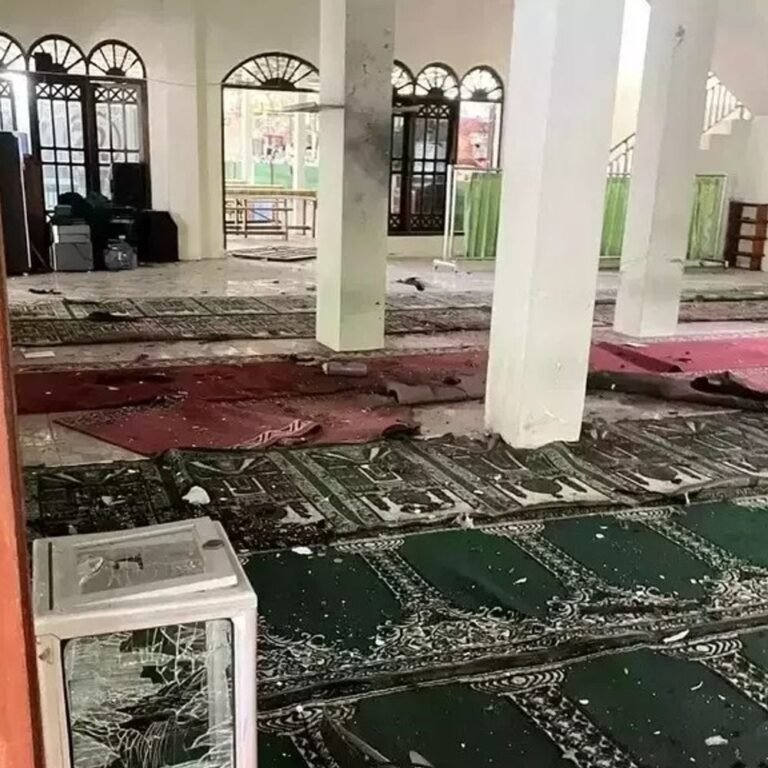 इंडोनेशिया में नमाज के दौरान मस्जिद में धमाका, 54 घायल:पुलिस जांच में जुटी, हथियार और बम बनाने का सामान बरामद