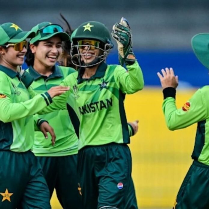पाकिस्तान ने विमेंस टीम के हेड कोच को हटाया:खराब प्रदर्शन के बाद फैसला, विमेंस वर्ल्डकप में एक भी मैच नहीं जीत सकी टीम