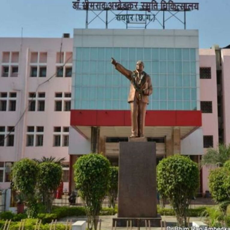 मोतियाबिंद ऑपरेशन…9 मरीजों के आंखों की रोशनी कम:बीजापुर से रायपुर रेफर,मेकाहारा में भर्ती, एक साल पहले दंतेवाड़ा में 10 को दिखना हुआ था बंद