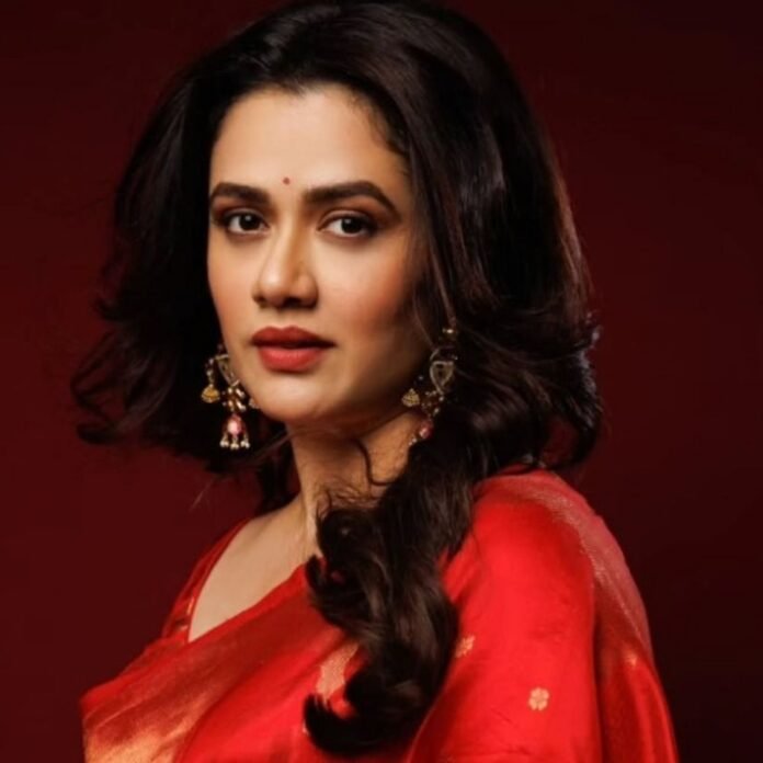 एक्ट्रेस गिरिजा के साथ लोकल ट्रेन में हुई थी छेड़छाड़:कहा- एक लड़के ने गले से लेकर नीचे तक उंगली फेरी, फिर अचानक पलट गया