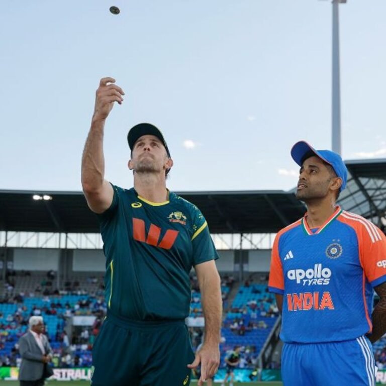 IND vs AUS टी-20, भारत ने टॉस जीतकर गेंदबाजी चुनी:3 बदलाव किए, हर्षित की जगह अर्शदीप, संजू की जगह जितेश को मौका