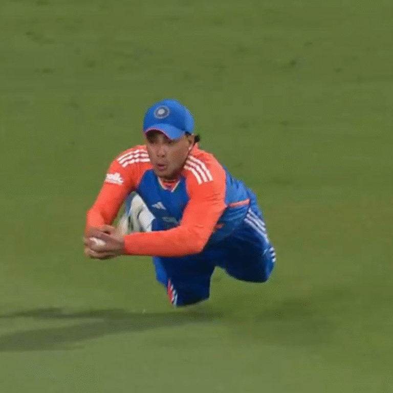 शिवम दुबे का 117 मीटर लंबा सिक्स, बॉल गुमी:अभिषेक के कंधे पर बॉल लगी, सुंदर ने लगातार 2 विकेट लिए; मोमेंट्स