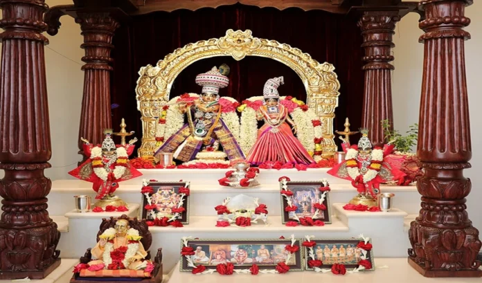 Vastu Rules for Temple: मन की शांति और एकाग्रता के लिए घर के मंदिर में चुनें ये हल्के रंग, जानिये ज्योतिषीय कारण