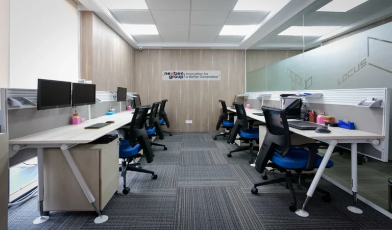 Vastu Tips For Office: क्या आपके ऑफिस में है वास्तु दोष, जानें मालिक की बैठने की दिशा से लेकर कैश लॉकर तक के उपाय