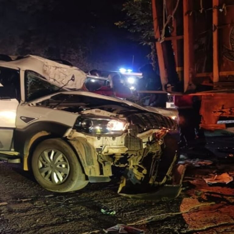 कोंडागांव में खड़े ट्रक से टकराई स्कॉर्पियो, 6 की मौत:मरने वाले सभी एक ही परिवार के; देर रात मूवी देखकर लौट रहे थे