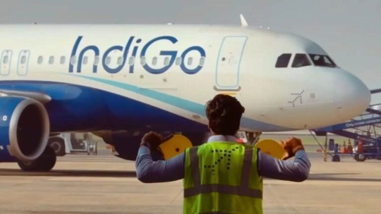 फ्लाइट कैंसिलेशन से बढ़ी परेशानी, अब वंदे भारत और शताब्दी एक्सप्रेस भी ‘हाउसफुल’, टिकट के लिए जमकर मारामारी